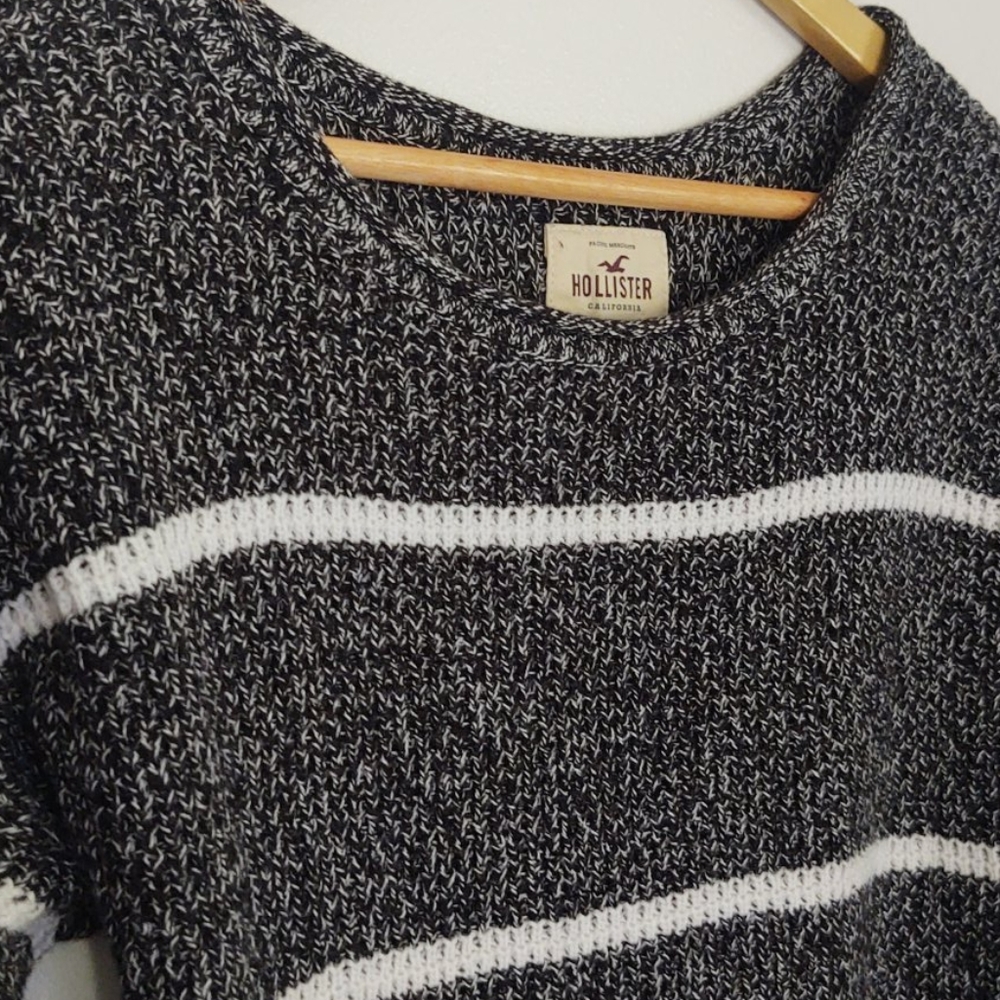 Hollister Black/ White striped knit sweater sz S - Picture 2 of 9